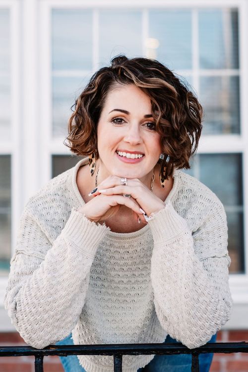 Lindsey James Bio Pic